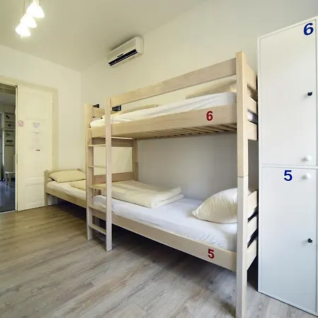 Temza Hostel *